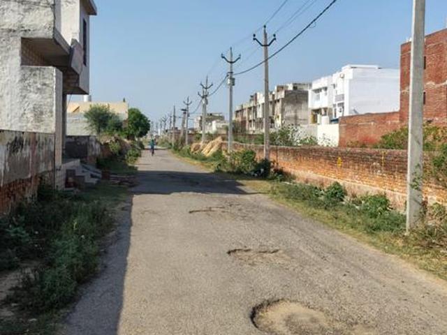 Residential Plot in Lohamandi for resale Agra. The reference number is 20129732