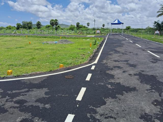 Residential Plot in Kelambakkam for resale Chennai. The reference number is 20955548