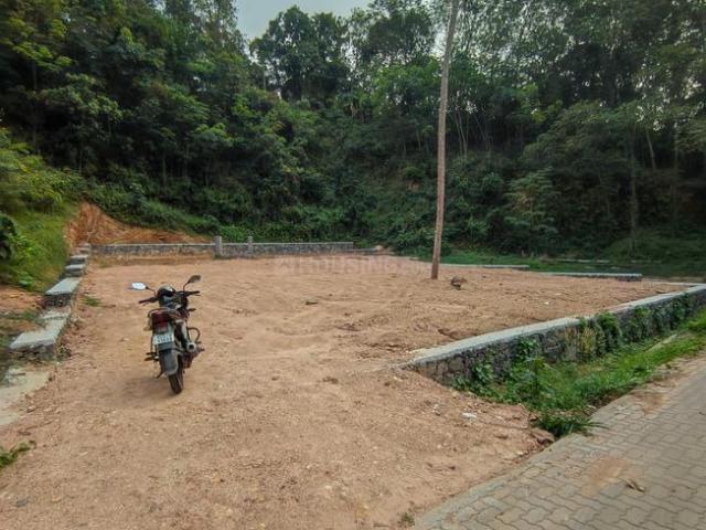 Residential Plot in Pallikkara for resale Kochi. The reference number is 20117396