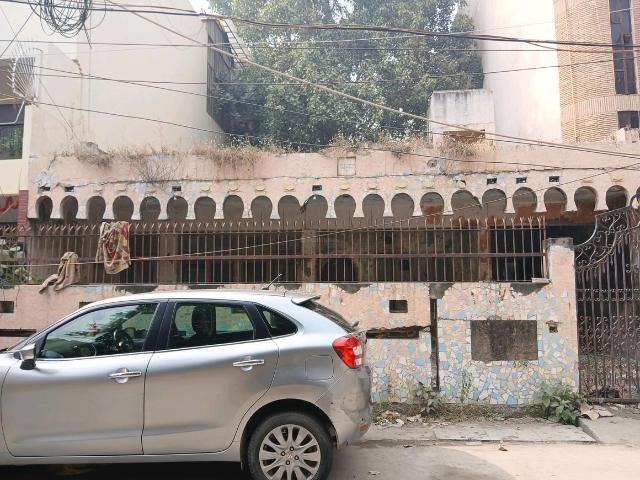Residential Plot in Paschim Vihar for resale New Delhi. The reference number is 15585424
