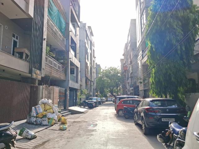 Residential Plot in Paschim Vihar for resale New Delhi. The reference number is 20303124