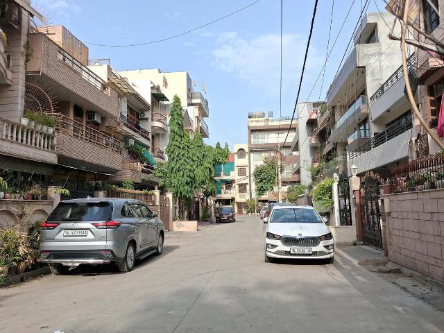 Residential Plot in Paschim Vihar for resale New Delhi. The reference number is 20303175