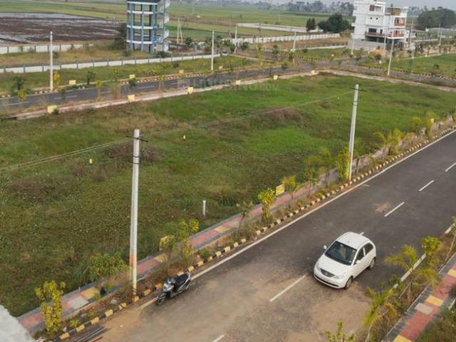 Residential Plot in Paritala for resale Vijayawada. The reference number is 20302913