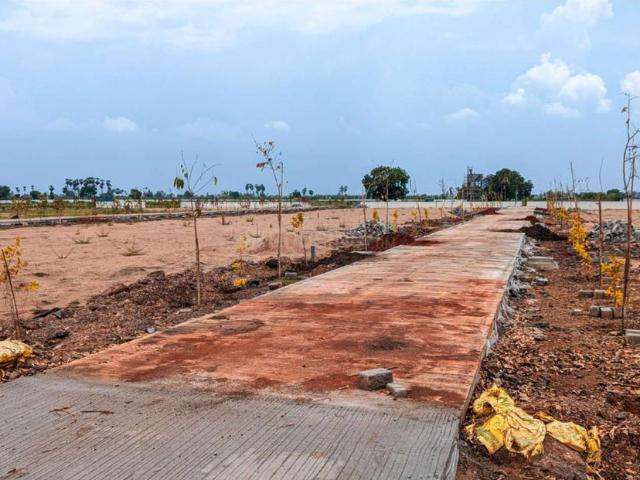 Residential Plot in Paritala for resale Vijayawada. The reference number is 20890593