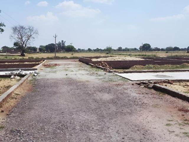 Residential Plot in Parikrama Marg for resale Vrindavan. The reference number is 19937314