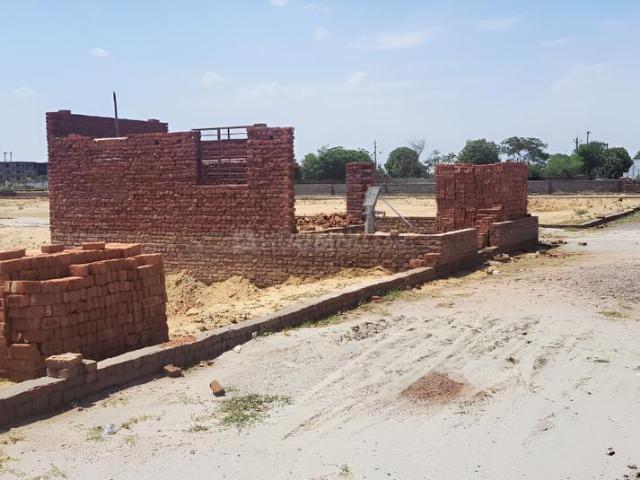 Residential Plot in Parikrama Marg for resale Vrindavan. The reference number is 19937429