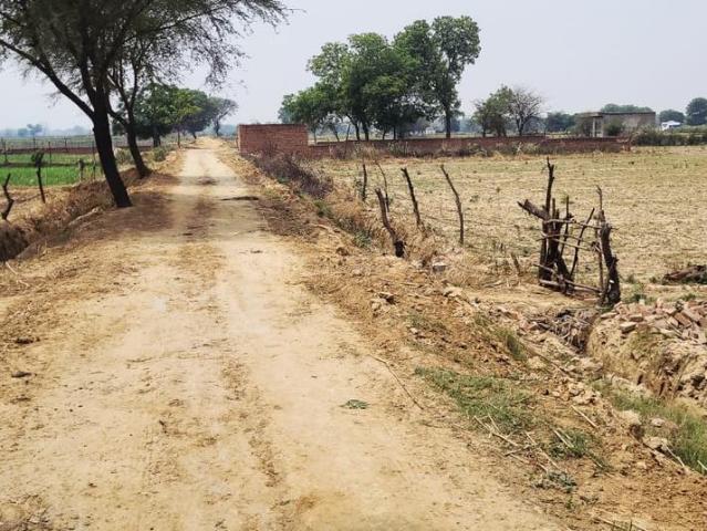 Residential Plot in Parikrama Marg for resale Vrindavan. The reference number is 20136056