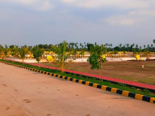 Residential Plot in Penamaluru for resale Krishna. The reference number is 20666269