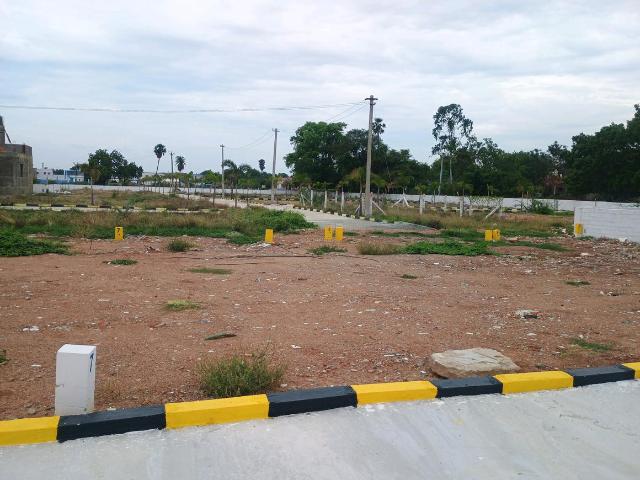 Residential Plot in Red Hills for resale Chennai. The reference number is 16774677