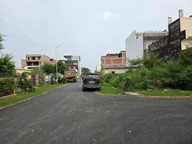 Residential Plot in Phi III for resale Greater Noida. The reference number is 21008072