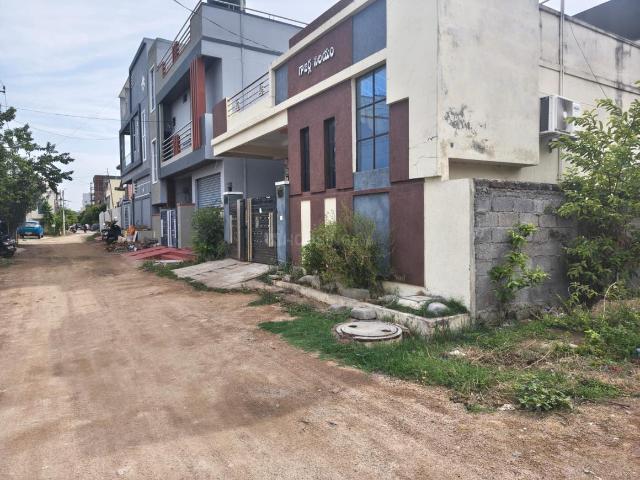 Residential Plot in Beeramguda for resale Sangareddy. The reference number is 20516261