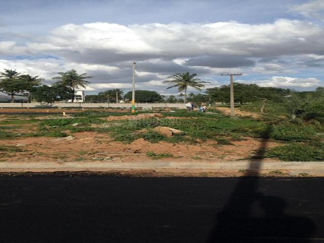 Residential Plot in Suggatta for resale Bengaluru. The reference number is 7023102