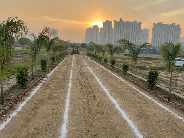 Residential Plot in Surajpur Site 5 for resale Greater Noida. The reference number is 21238316