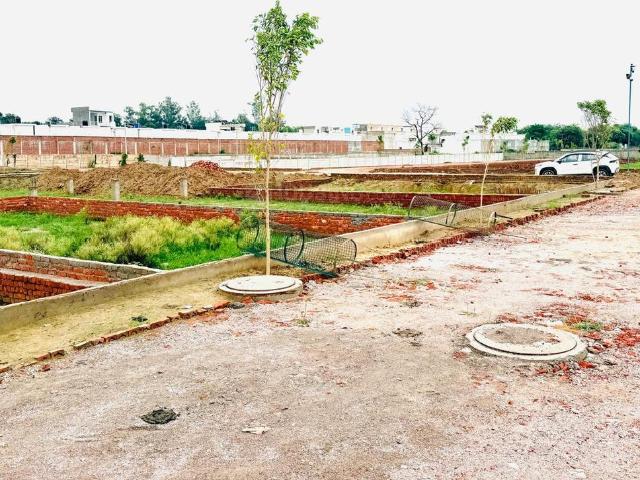 Residential Plot in Safedabad for resale Lucknow. The reference number is 20824516