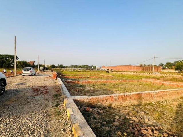 Residential Plot in Safedabad for resale Lucknow. The reference number is 20079903
