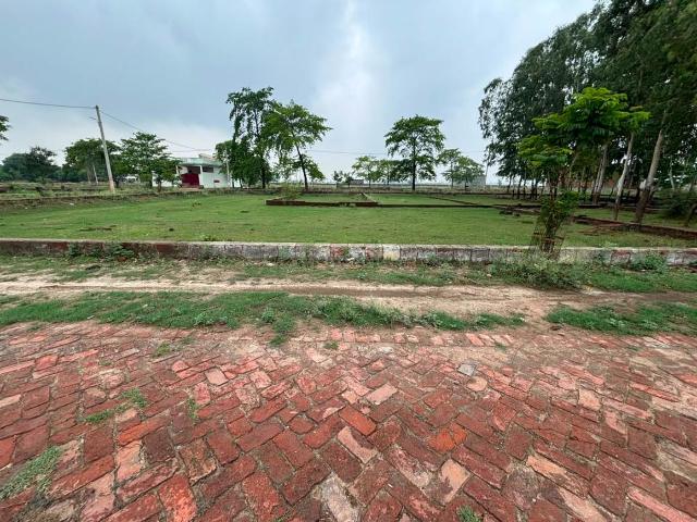 Residential Plot in Safedabad for resale Lucknow. The reference number is 21021327