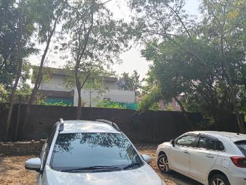 Residential Plot in Sainik Farm for resale New Delhi. The reference number is 20215795