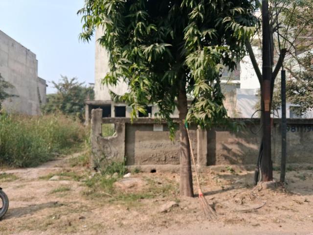 Residential Plot in Sector 44 for resale Noida. The reference number is 19140435