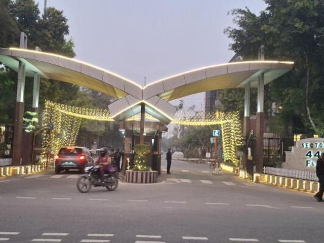 Residential Plot in Sector 44 for resale Noida. The reference number is 21345968