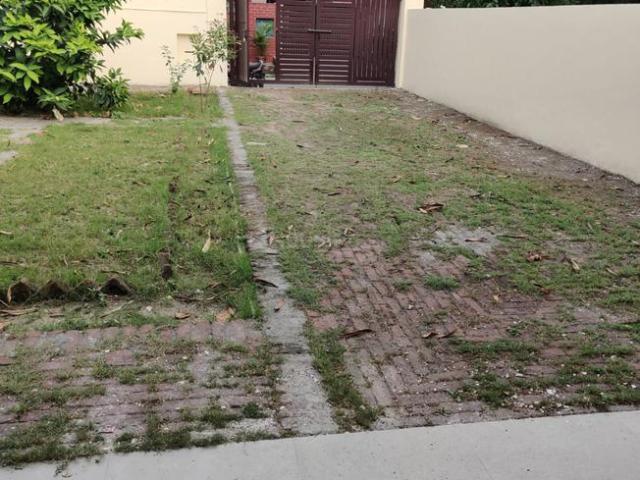 Residential Plot in Sector 46 for resale Noida. The reference number is 20178721