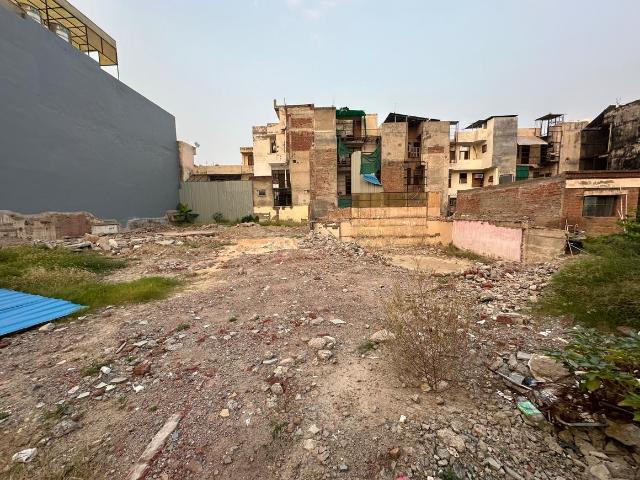 Residential Plot in Sector 50 for resale Noida. The reference number is 21160921