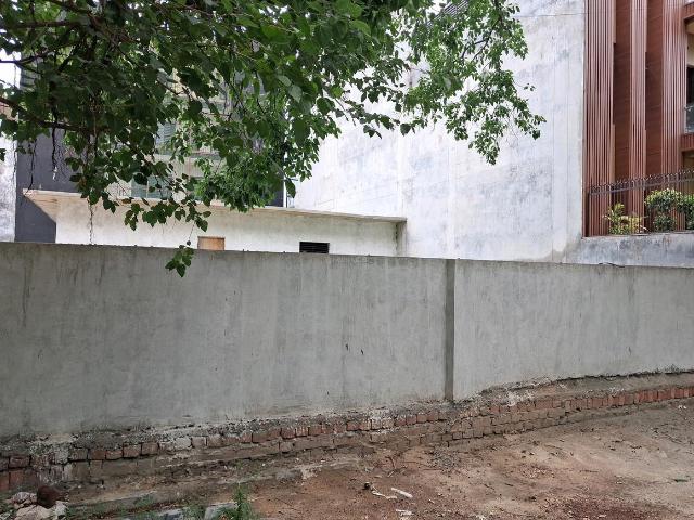 Residential Plot in Sector 52 for resale Noida. The reference number is 20351777