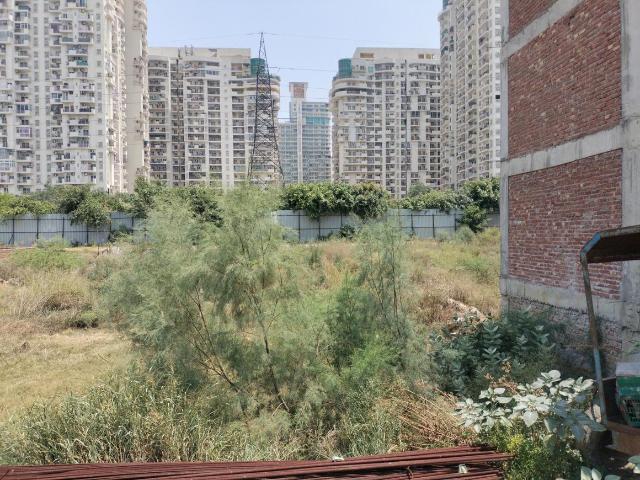 Residential Plot in Sector 76 for resale Noida. The reference number is 18279576