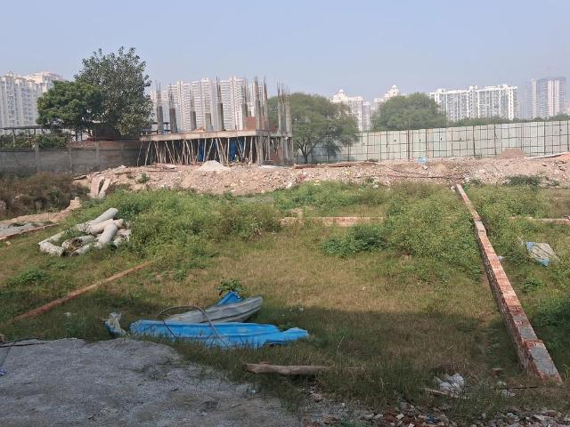 Residential Plot in Sector 76 for resale Noida. The reference number is 19420569