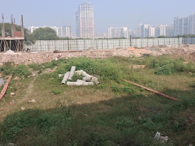 Residential Plot in Sector 76 for resale Noida. The reference number is 19420602