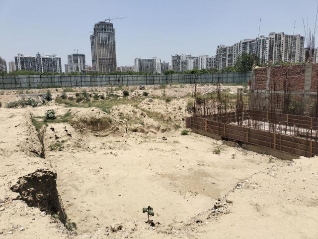 Residential Plot in Sector 76 for resale Noida. The reference number is 19420602