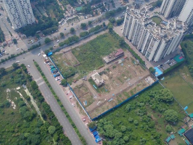 Residential Plot in Sector 76 for resale Noida. The reference number is 19420876