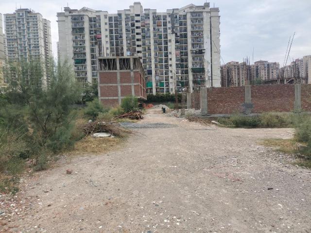 Residential Plot in Sector 76 for resale Noida. The reference number is 20415786