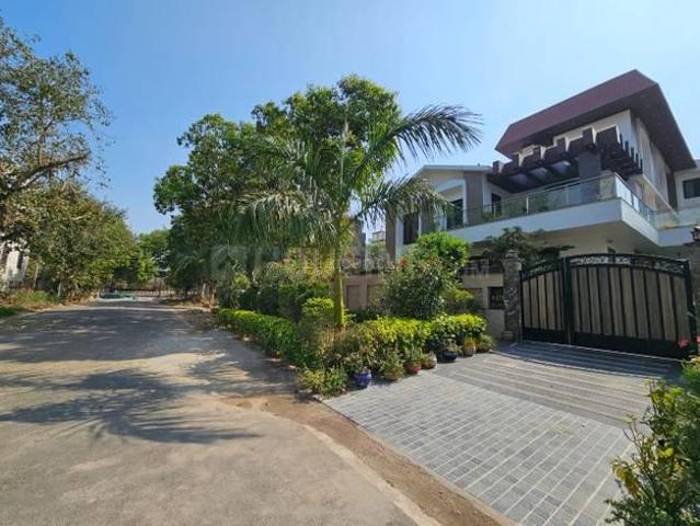 Residential Plot in Sector 93B for resale Noida. The reference number is 21037772