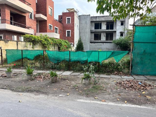 Residential Plot in Sector 99 for resale Noida. The reference number is 18850124