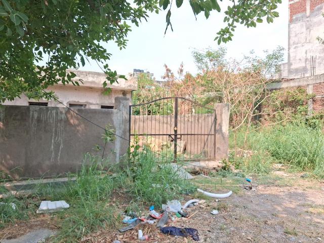 Residential Plot in Sector 105 for resale Noida. The reference number is 20352639