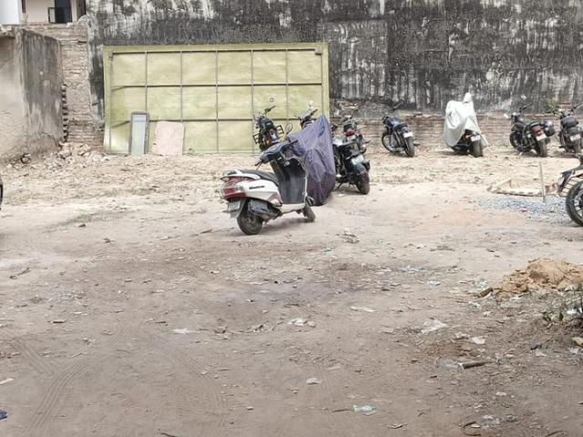 Residential Plot in Sector 105 for resale Noida. The reference number is 20401153