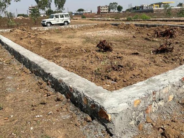 Residential Plot in Sector 105 for resale Noida. The reference number is 20586782