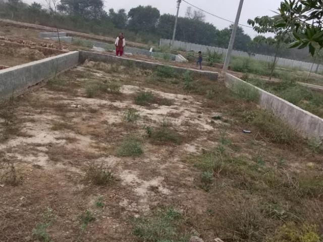 Residential Plot in Sector 132 for resale Noida. The reference number is 20497576