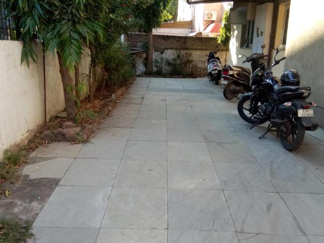 Residential Plot in Shahibaug for resale Ahmedabad. The reference number is 8302522