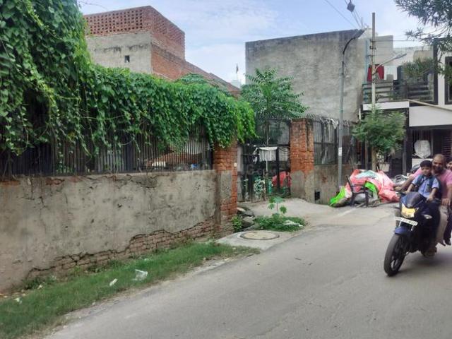 Residential Plot in Shastripuram for resale Agra. The reference number is 21050821