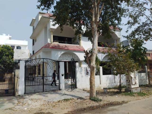 Residential Plot in Sigma 2 for resale Greater Noida. The reference number is 18160774