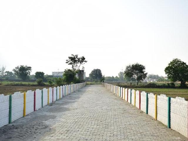 Residential Plot in Sikandra for resale Agra. The reference number is 20647225
