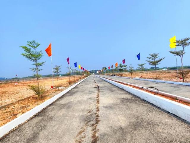 Residential Plot in Thagarapuvalasa for resale Visakhapatnam. The reference number is 20013236