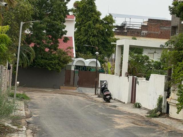 Residential Plot in Thaltej for resale Ahmedabad. The reference number is 20747053