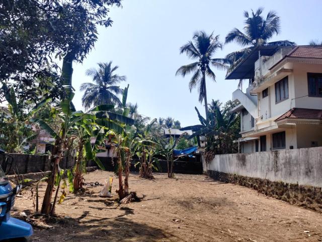 Residential Plot in Thrippunithura for resale Kochi. The reference number is 18951055