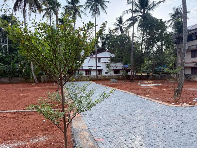 Residential Plot in Thrippunithura for resale Kochi. The reference number is 20503577
