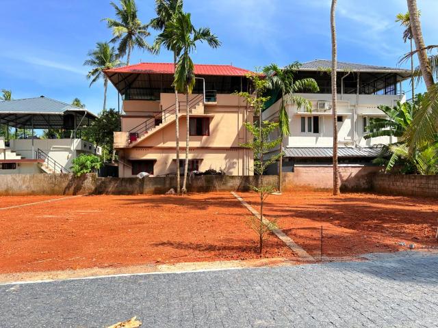 Residential Plot in Thrippunithura for resale Kochi. The reference number is 20526744
