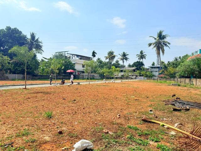 Residential Plot in Thrippunithura for resale Kochi. The reference number is 20958289