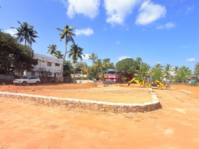 Residential Plot in Thrippunithura for resale Kochi. The reference number is 21322965