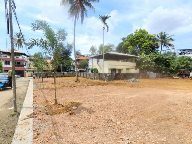 Residential Plot in Thrippunithura for resale Kochi. The reference number is 21323631